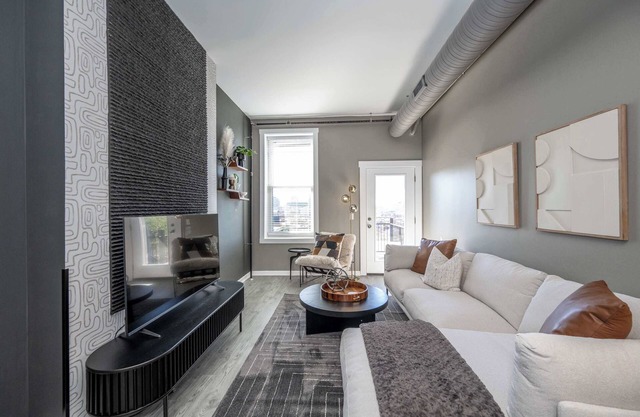 Queen City Views 4 – Chic Apt!