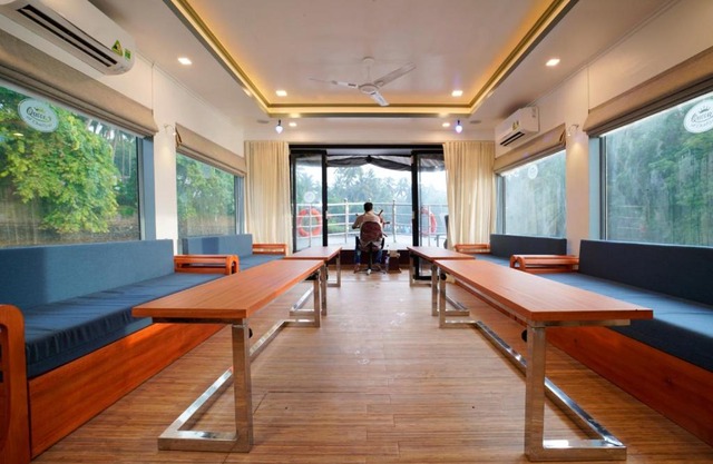 Queen of Chaliyar - Luxury Houseboat Stay