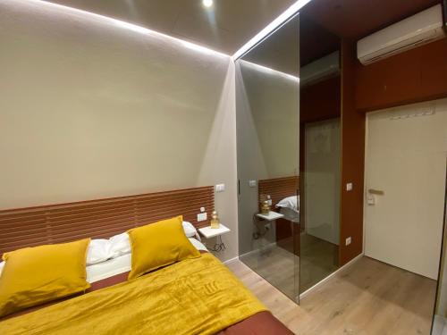 Queen rooom ModeRna - Relax e privacy a 2 passi dal Duomo
