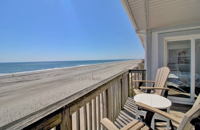 "Grant A-302 de la Reine" Oceanfront Condo + Piscine communautaire, bain à remous, Docks de bateaux et plus