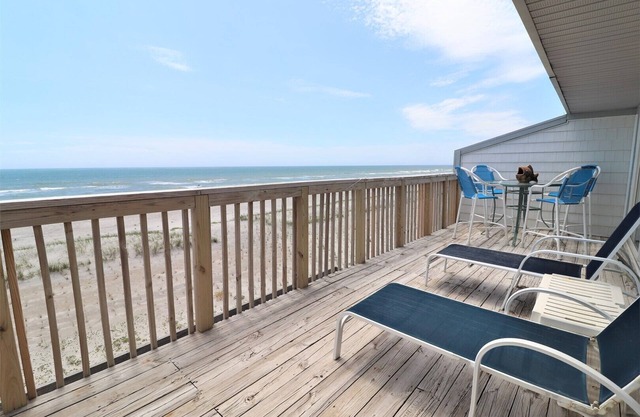 "Queen's Grant E-215" Condo en bord de mer avec accès direct à la plage + piscine + bain à remous + quais pour bateaux (Topsail Beach, Caroline du Nord)