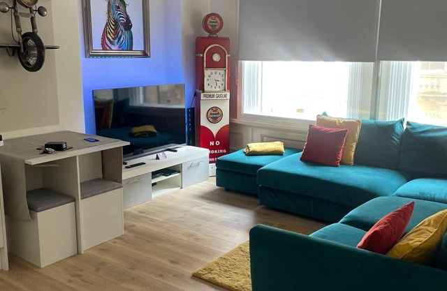 Queen Street Quayside Apartment: NE1 Grade 2 Listed
