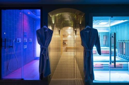 Queen Suite with Balcony and Private Spa Access