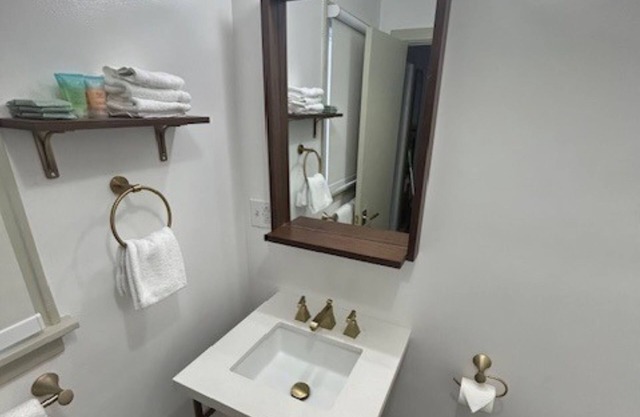 Queen With Twin Inn Room - NQTI