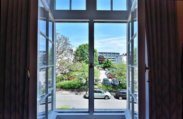 Queens Court Hotel