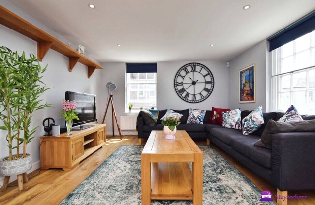 Queens House 2 bed City Centre Apt- Stayseekers