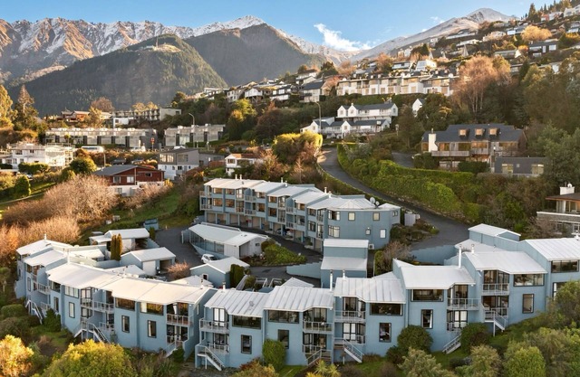 Queenstown Escape | Heated Pool & Stunning Lake Views | 3 Bedrooms