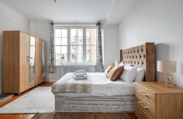 Queensway, London 🏡 Luxury Five-Bedroom Apartment