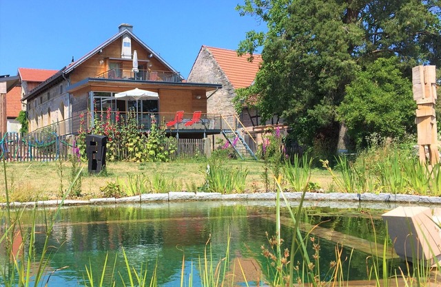 « Source » Brauhaus 3 pour les couples / célibataires / amis, avec cheminée et un bain à remous extérieur