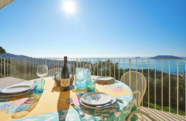 Quercia: immense vue sur la mer, piscine, tennis, parking privée à Lerici!