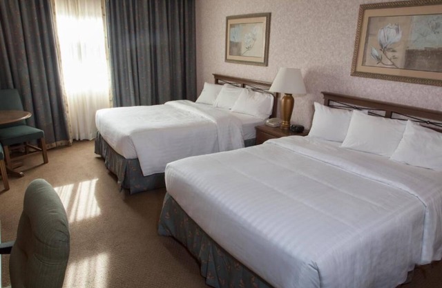 Quick Access to Fresno Airport – Comfortable Stay with Shuttle & Parking