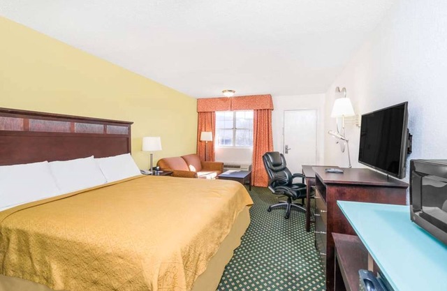 Quick Drive to Downtown Chattanooga & Lookout Mountain | 2 Units, Pool Access