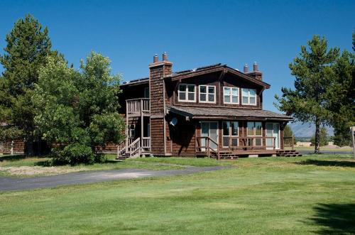Quickdraw by KABINO Satellite WiFi Awesome Location Sleds Welcome Condo on Golf Course