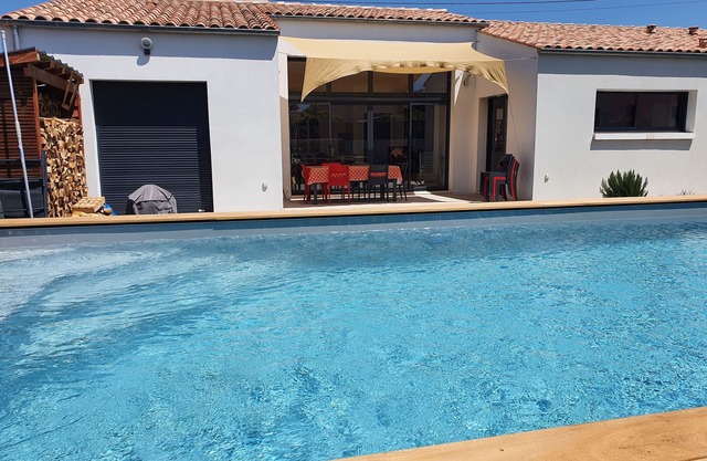 Quiet 150m2 house, town center, swimming pool, 5 min from the beach
