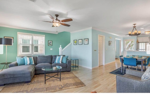 Quiet 2-bedroom plus office townhome on the Key West golf course!