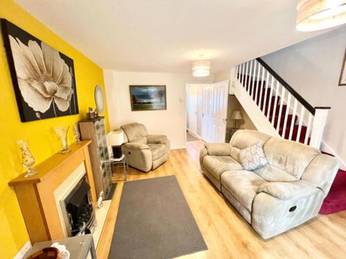 Quiet 2bedroom Home-Garden-Parking-Family Friendly