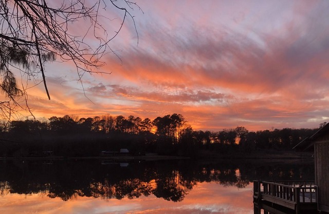 Quiet 3 Bedroom Lakefront Home on Ben Hall Lake - 15 Minutes to Dublin