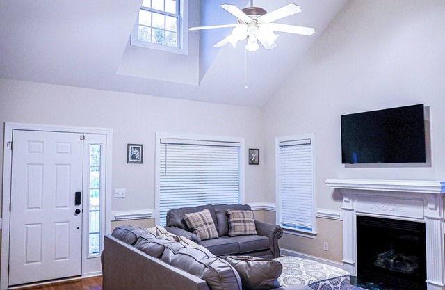 Quiet 4 Bedroom home right outside of Greenville.