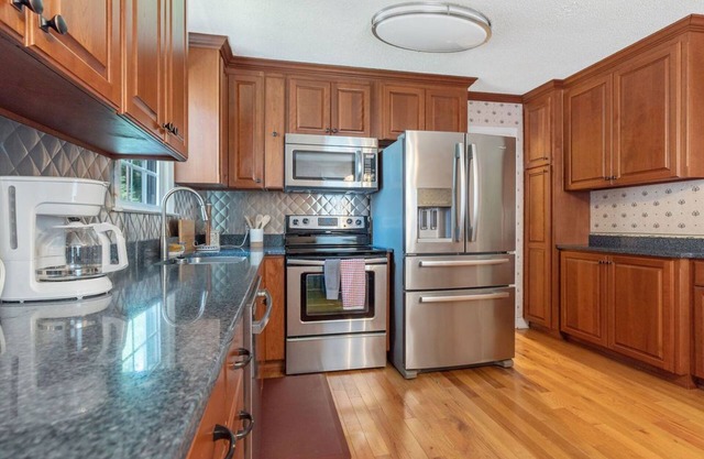 Quiet 4BD Family House w/ Large yard