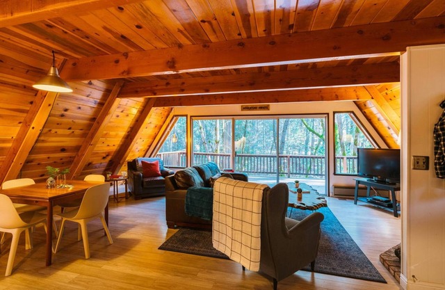 Calme une cabine de cadre dans le Twain Harte Woods