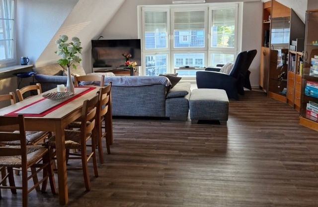 Quiet apartment (82 m2) with balcony and parking space
