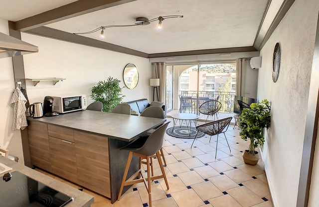 Appartement calme, avec piscine et près de la plage.