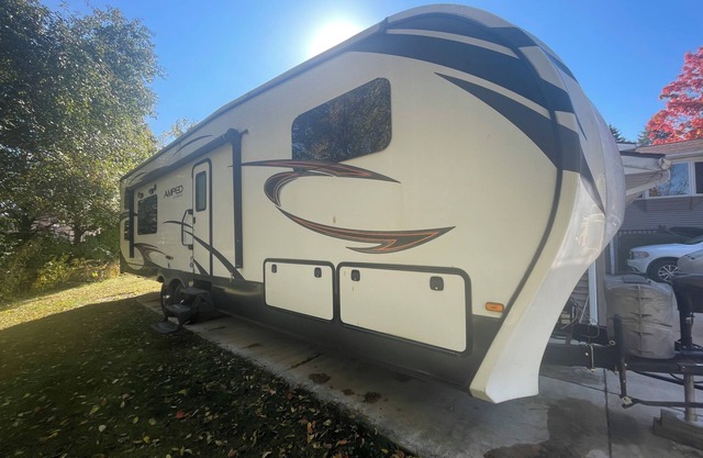Marvelous RV with AC in Bloomington - 2 Bedrooms-5 acres with walking trails