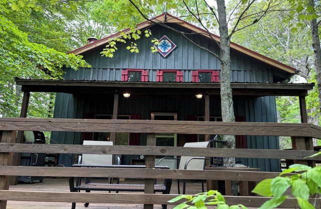Hygge Hideaway - Quiet Cabin On Top Of Mountain! Streams+Trails