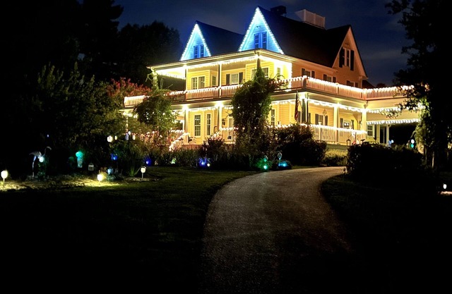 Quiet Central, Historic Farmhouse, Bed & Breakfast Suite - Suite 2 (NEW!)
