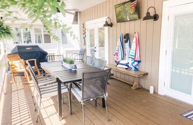 quiet & clean lakefront, private dock