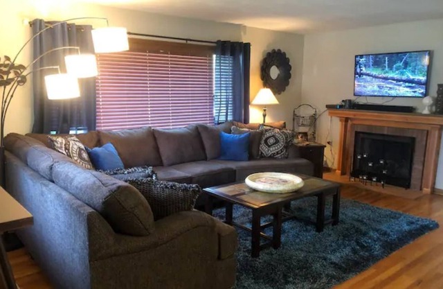Quiet & close to Aksarben Village & Pet Friendly!