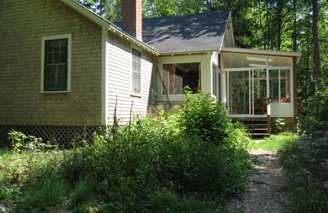 Chalet tranquille dans les bois avec un accès privé à la plage, rivage vues de l'Acadie.