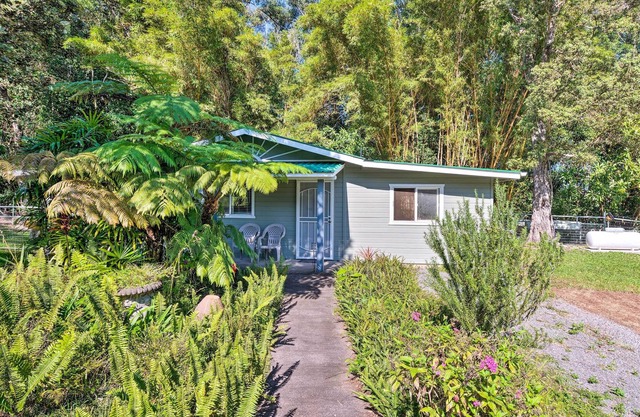NEW! Quiet Cottage on Picturesque Honoka'a Orchard
