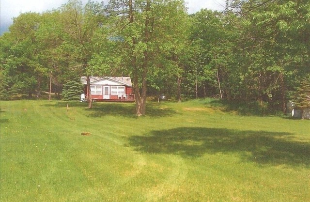 Calme, Cozy Cabin sur 400 pieds de Belle lac Thunder