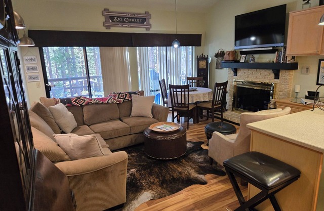 Quiet & Cozy North Lake Tahoe Mountain Getaway