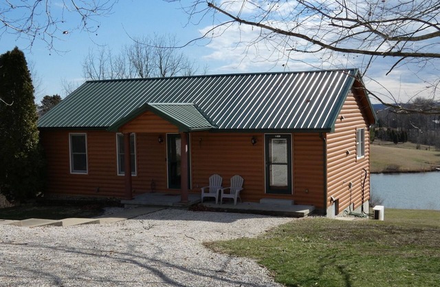 Quiet, Cozy Paoli Cabin Overlooking a Nice Pond