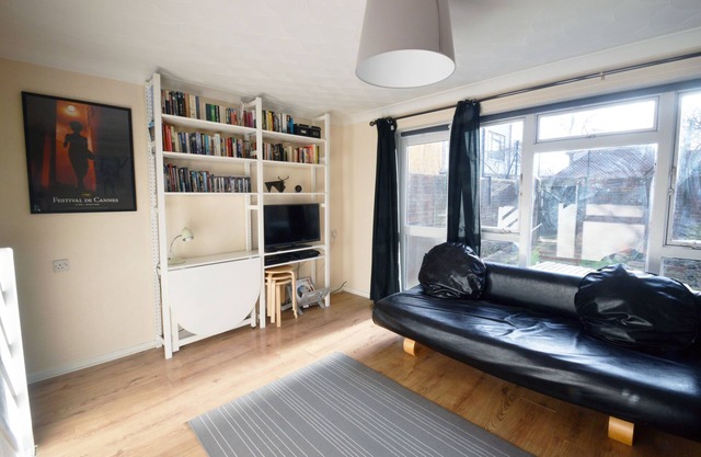 Calme, Accueil familial 1br, parking gratuit disponible - East London