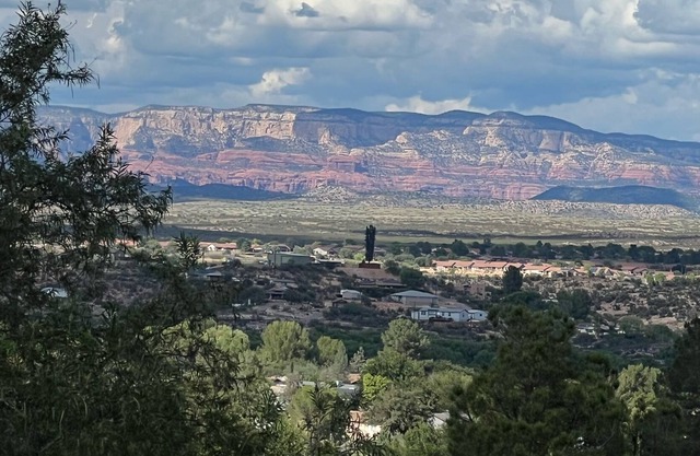 Quiet Family Neighborhood Home Red Rock View with Southwest Charm