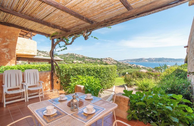 Appartement de vacances calme avec terrasse et vue sur mer ; places de parking disponibles ; animaux domestiques admis.