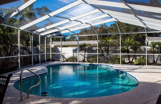 Quiet home with Salt Water Heated Pool, next to Largo Golf Course & IRB!