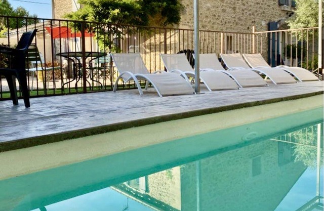 Maison de 200m2 avec Piscine, Jacuzzi, climatisation. Animaux acceptés