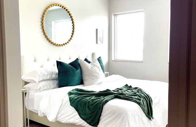 Quiet King Size with City Views