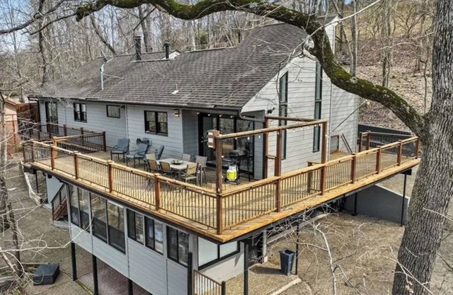 Quiet Lake Front House that is close to Downtown Rogers AR