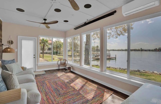 Quiet Lake Retreat - Sun Room, Dock, Office