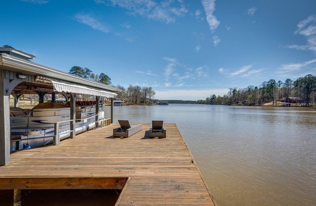 Quiet Lakefront Eatonton House w/ Boat Dock!