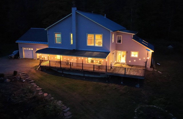 Quiet Large Country Home in The Woods Near SKI AREAS With Pond, Stream, Hiking
