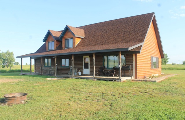 Maison en rondins tranquille sur la ferme Horse Creek