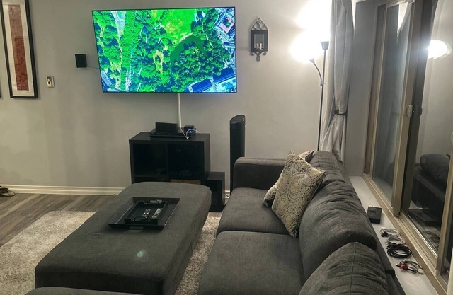 Quiet Long Beach Condo w/Parking