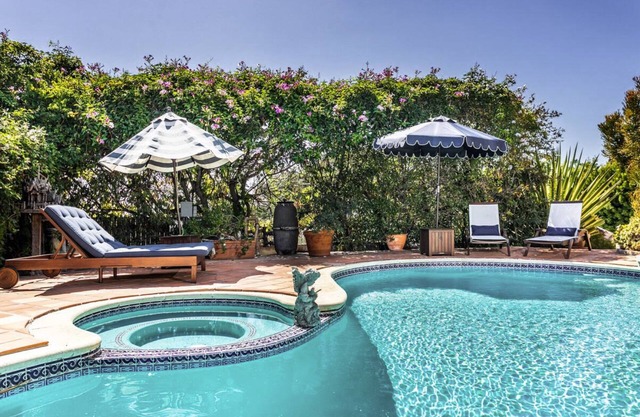 Villa Paradiso | Hollywood Panorama & Heated Pool