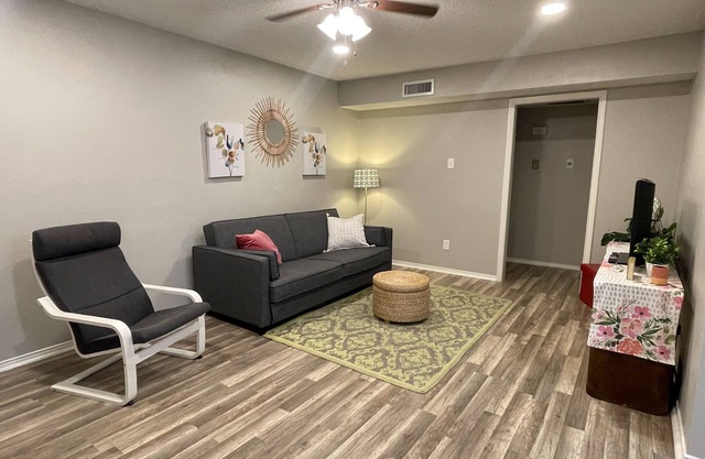 Quiet M Streets Condo w/ King Bed 2mins from Santa Fe Trail